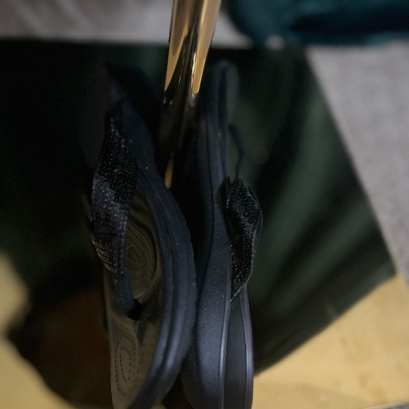 CROCS Black Textured Sandals - Picture 4 of 4